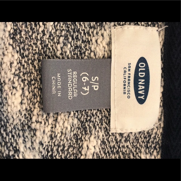 Girls old navy  sweater - Picture 3 of 3